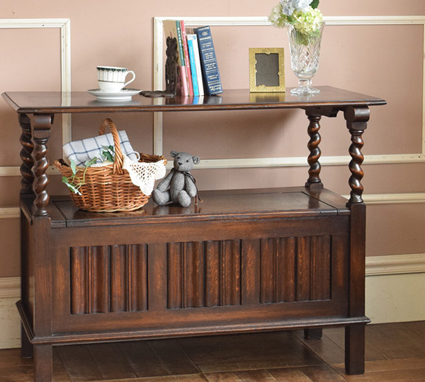 チューダー様式の家具